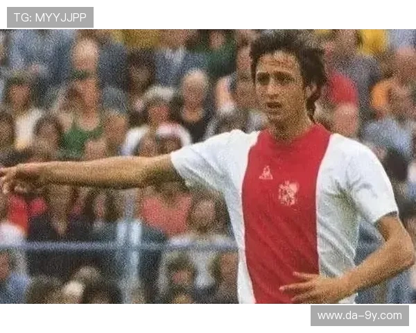 以顶级眼神洞察全场节奏揭秘足球场上的瞬间决策艺术 以顶级眼神洞察全场节奏揭秘足球场上的瞬间决策艺术